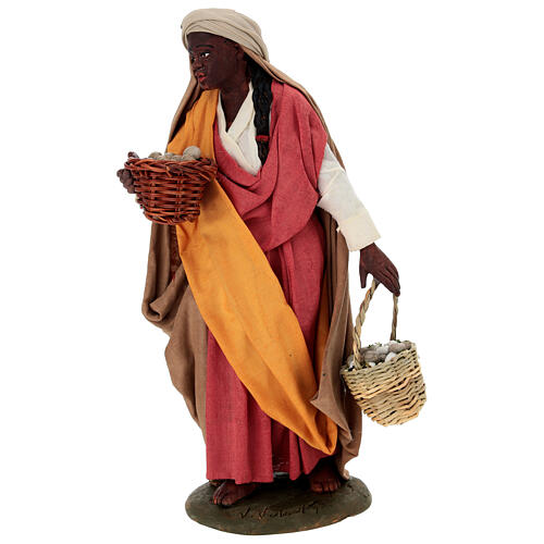 Pastorella con cestini di funghi presepe napoletano da 30 cm 3