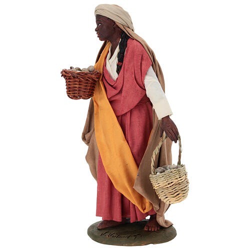 Pastorella con cestini di funghi presepe napoletano da 30 cm 4