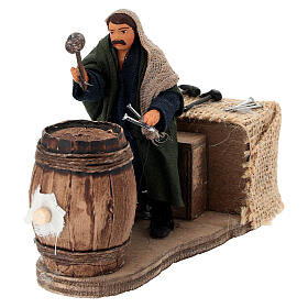 Man repairing barrel in motion for 10 cm Neapolitan Nativity Scene