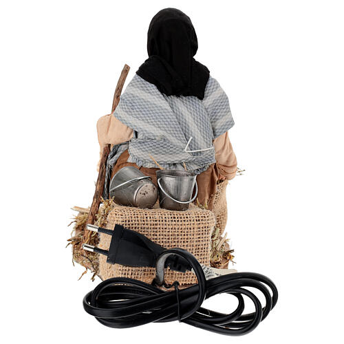 Kobieta karmiąca owcę, ruchoma figurka do szopki neapolitańskiej, 30 cm 5