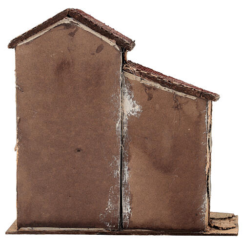 Szenerie mit Haus, Balkon und runder Fensteröffnung – 26 × 16 × 25 cm, geeignet für eine 6–8 cm Krippe 4