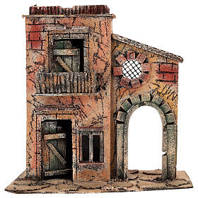 Szenerie mit Haus, Balkon und flachem Dach – 26 × 26 × 16 cm, geeignet für eine 6–8 cm Krippe