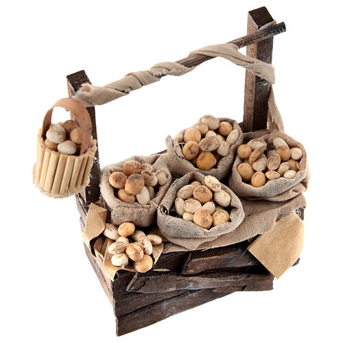 Marktstand mit Eiern in Jutesäcken aus Terrakotta, im neapolitanischen Stil, für 10–12 cm Krippe – Krippenzubehör 2