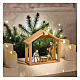 Presepe in vetro colorato con capanna in legno s2