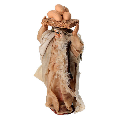 Uomo con cesto di uova in testa terracotta 6 cm presepe napoletano 2