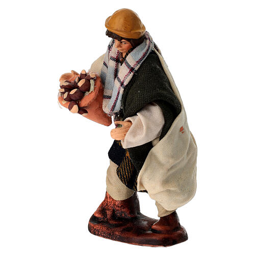 Mężczyzna z kasztanami - figurka z terakoty do szopki neapolitańskiej 10 cm 3