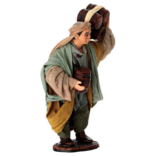 Uomo con botti terracotta 15 cm presepe napoletano 3