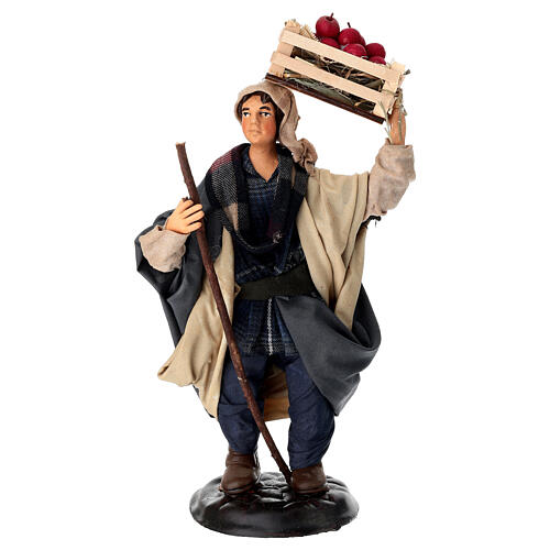 Homem com cesto de maçãs em terracota 18 cm presépio napolitano 1