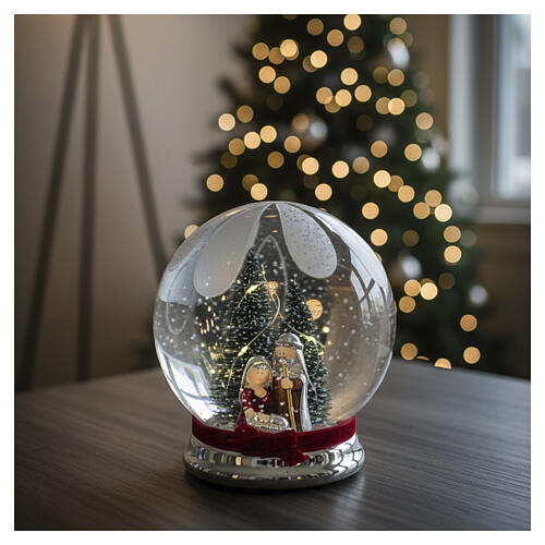 Esfera de Navidad con Natividad y luces 20 cm Bagutta 2