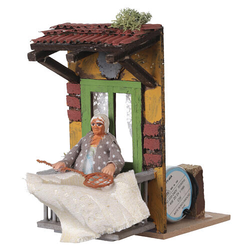 Kobieta trzepiąca pranie, ruchoma figurka, 15x10x13 cm figurka do szopki neapolitańskiej 10 cm 2