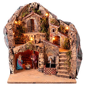 Beleuchtete Szenerie mit Brunnen und Geburt Christi, für 10-cm-Krippe – 30 × 30 × 35 cm