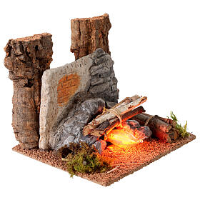 Feuerstelle an einer Maueruine mit Flammeneffekt – 15x15x15 cm