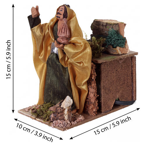 Re Magio Baldassarre con mirra in movimento 15x10x15 cm per presepe da 10 cm 2