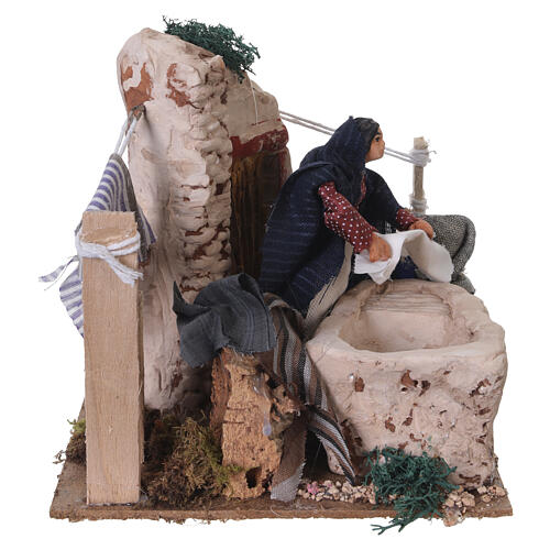 Lavandière en mouvement 19x17x17 cm pour crèche 12 cm 4