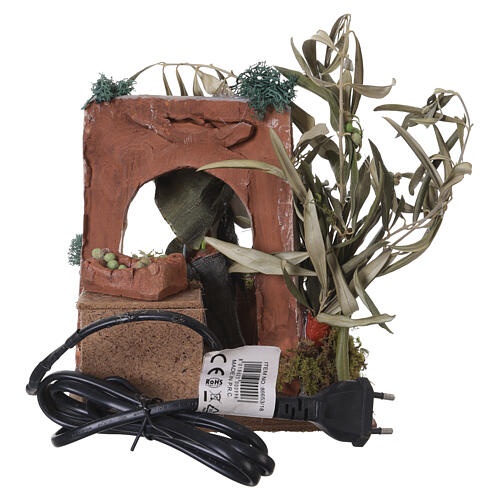 Venditore di olive in movimento 15x20x15 cm per presepe da 12 cm 5