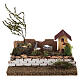 Casa cerca del río con peces y pared para belén 6 cm 15x20x15 cm s1