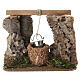 Pozo entre las rocas con cubo de madera y corcho 10x15x5 cm para belén 8 cm s1