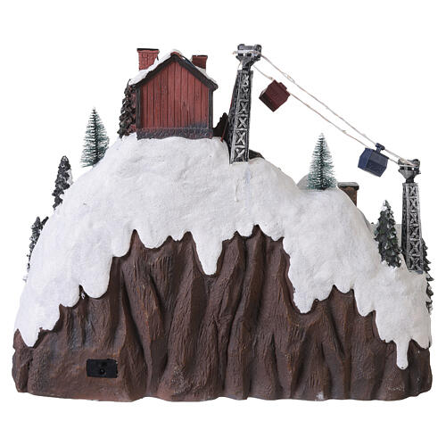 Pueblo navideño iluminado 35x45x25 cm movimiento esquiadores montaña tren 5