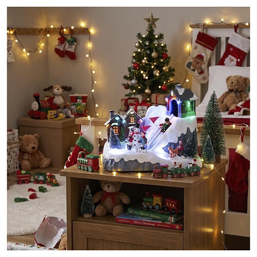 Villaggio natalizio 20x20x15 cm scivolo bambini movimento luci e musica 2