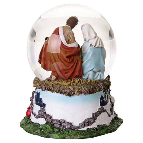 Natività con Sacra Famiglia in sfera di vetro musicale 15x10 cm 6