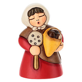 Donna con castagne in ceramica THUN linea Presepe Classico rosso