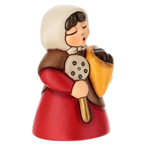 Mulher com castanhas em cerâmica THUN Presépio Clássico vermelho 2