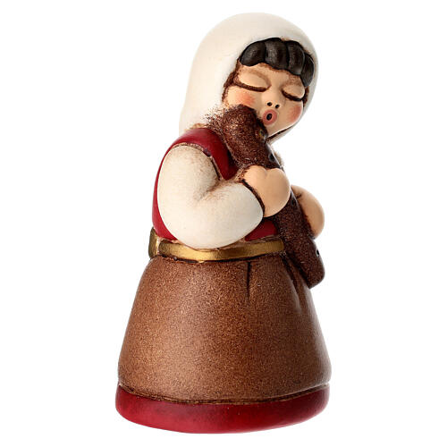 Femme jouant de la flûte THUN Crèche classique variante rouge 3