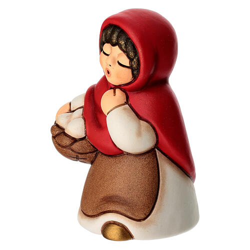 Donna con cesto di uova presepe THUN classico rosso 2