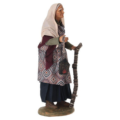 Starsza kobieta z latarenką - terrakotowa figurka do szopki neapolitańskiej 24 cm 2