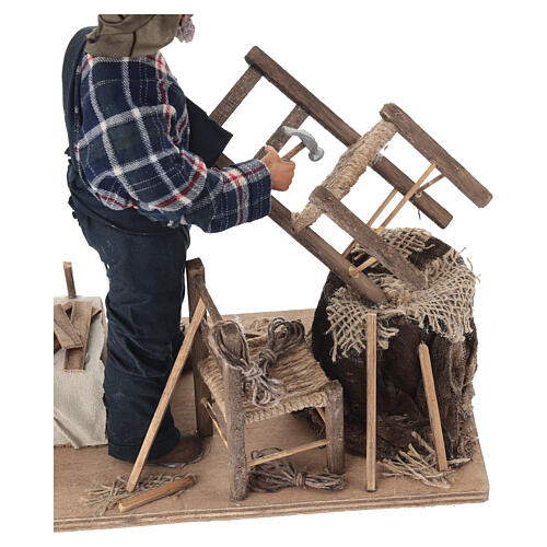 Stuhlreparateur, bewegte Krippenszene für 30 cm Krippe, 25 × 15 × 20 cm 4