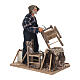 Stuhlreparateur, bewegte Krippenszene für 30 cm Krippe, 25 × 15 × 20 cm s1