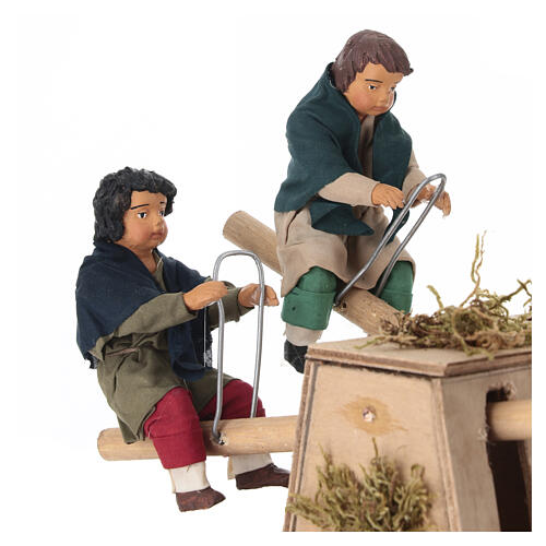 Schaukel mit Kindern, bewegte Krippenszene 28 × 17,3 × 25 cm, neapolitanische Krippe 2
