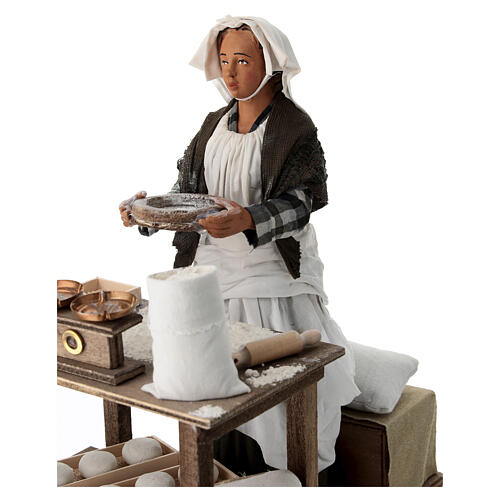 Kobieta przesiewająca mąkę - ruchoma figurka do szopki neapolitańskiej 30 cm 2