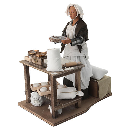 Kobieta przesiewająca mąkę - ruchoma figurka do szopki neapolitańskiej 30 cm 5
