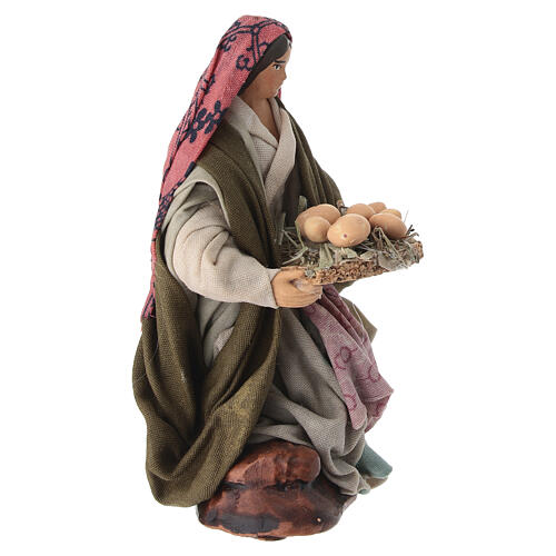 Mujer árabe con huevos en la mano 10 cm belén napolitano 3