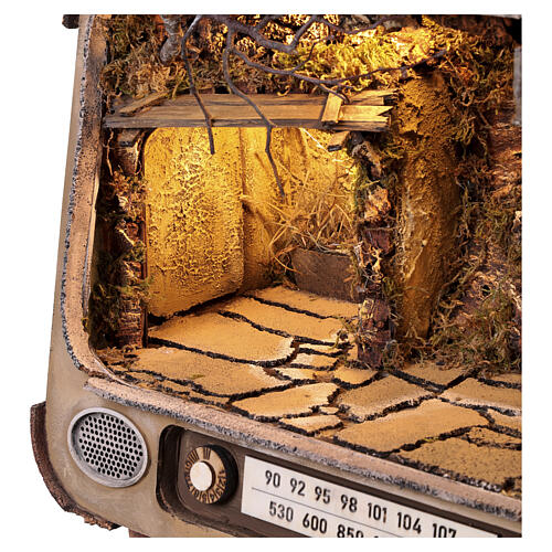 Cenário em rádio vintage com bairro iluminado 50x42x20 cm para presépio napolitano 7-10 cm 2