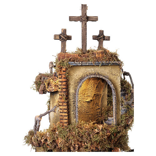 Presepe Pasquale napoletano 6-8 cm circolare con borgo illuminato e tre croci 50x30 cm 2