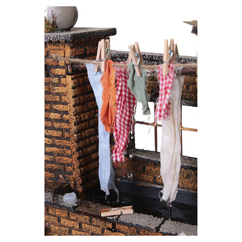 Aldeia com roupas estendidas e fontanário em funcionamento 20x35x25 cm presépio napolitano 12 cm 3