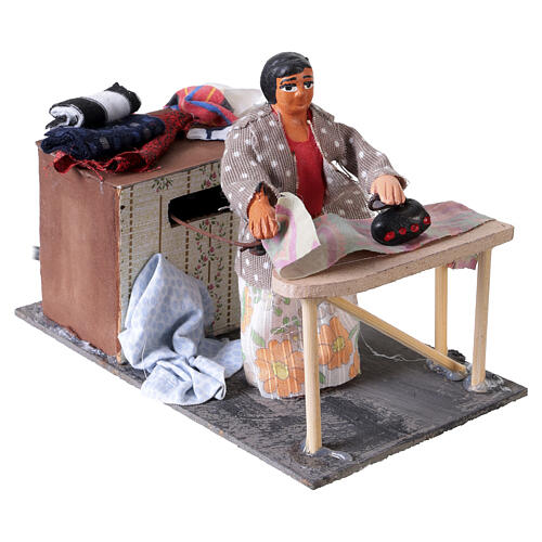 Signora che stira 10x7x15 cm movimento presepe napoletano 10-12 cm 3