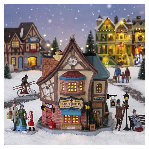 Wright & Sons Lamplighters edificio illuminato Lemax Caddington Village 21x18x12 cm - 15790 2