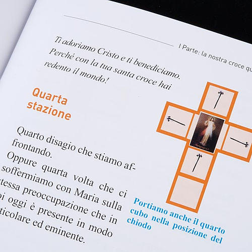 Kreuzweg Jesus Barmherzigkeit mit Buch und Kreuz 6