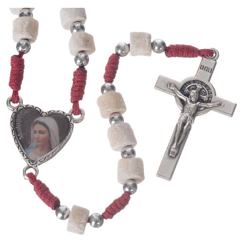 Rosenkranz Medjugorje, heller Stein, bordeauxfarbene Kordel 1