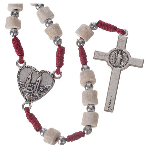 Rosenkranz Medjugorje, heller Stein, bordeauxfarbene Kordel 2