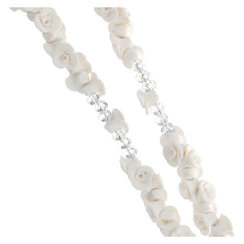 Rosenkranz aus Medjugorje mit Perlen in Form weißer Rosen, Kreuz mit Strasssteinen 3