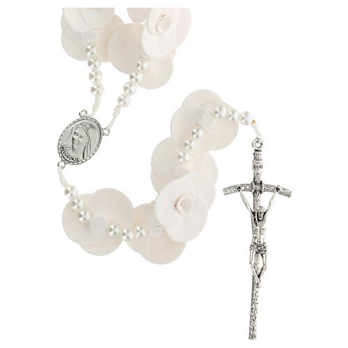 Wandrosenkranz aus Medjugorje mit Perlen in Form weißer Rosen 1