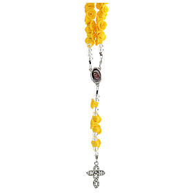Rosenkranz aus Medjugorje mit Perlen in Form gelber Rosen, Kreuz mit Strasssteinen