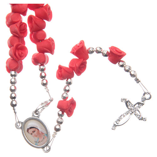 Rosenkranz aus Medjugorje mit Perlen in Form roter Rosen, Kreuz mit Strasssteinen 1
