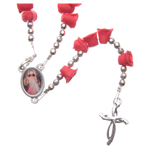 Rosenkranz aus Medjugorje mit Perlen in Form roter Rosen, Kreuz mit Strasssteinen 2