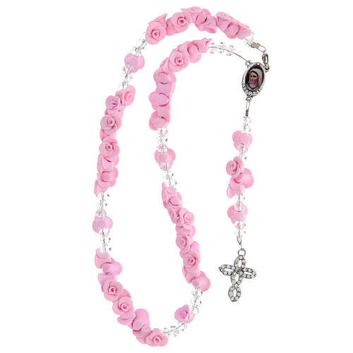 Rosenkranz aus Medjugorje mit Perlen in Form hellrosa Rosen, Kreuz mit Strasssteinen 4