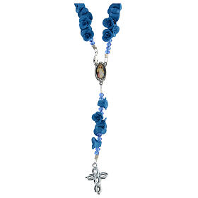 Rosenkranz aus Medjugorje mit Perlen in Form blauen Rosen, Kreuz mit Strasssteinen